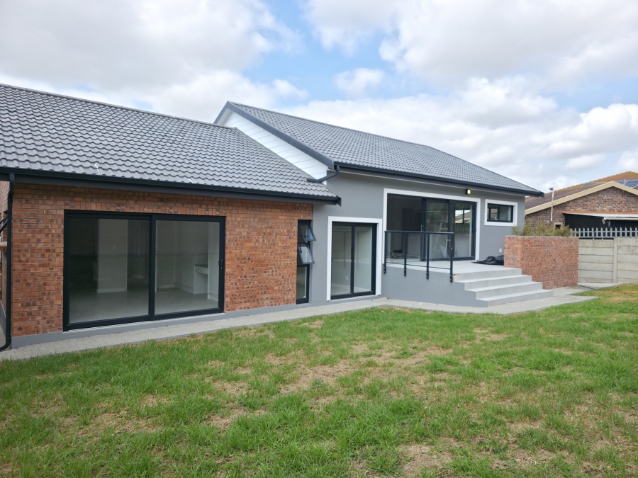 3 Bedroom Property for Sale in Wavecrest Eastern Cape